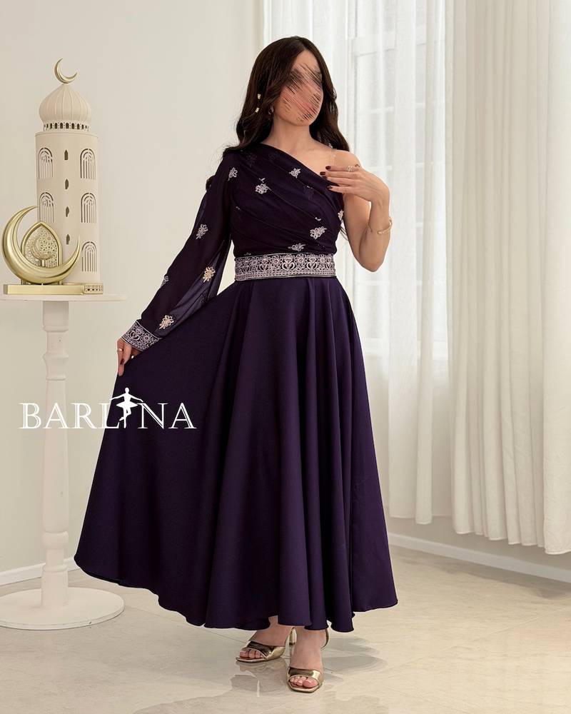 Purple one-shoulder jalabiya with elegant embroidery