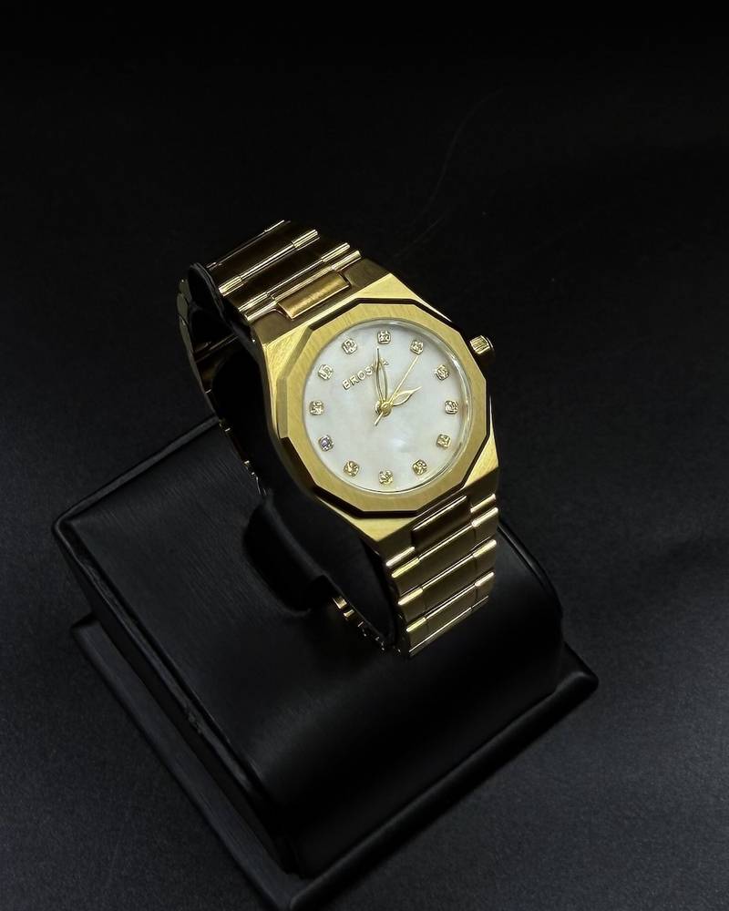 Women's watch with an elegant octagonal geometric design