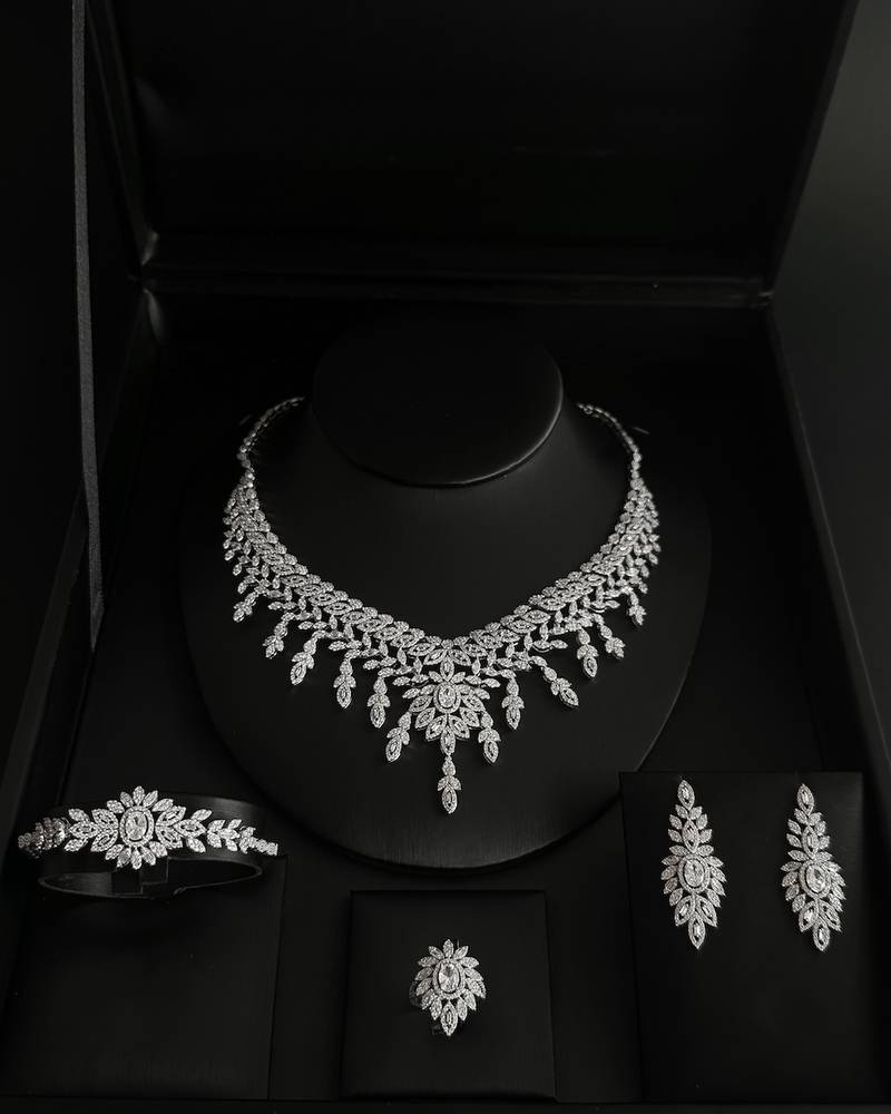 Intertwined Leaves and Branches Accessory Set