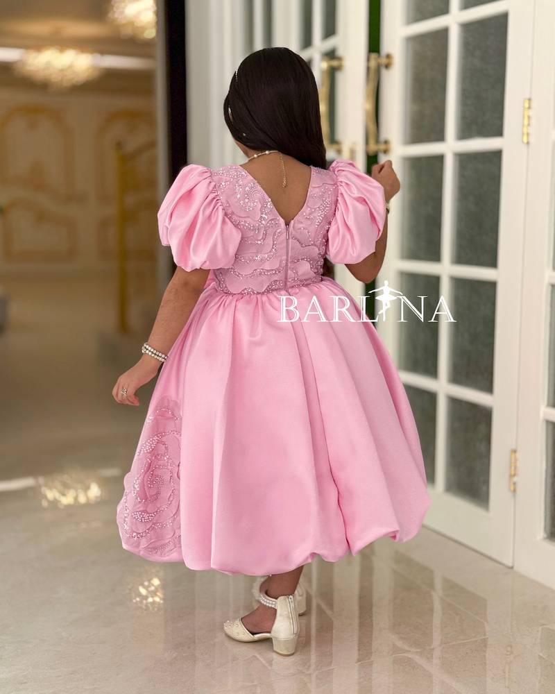 Soft pink girls' dress with a puffy cut