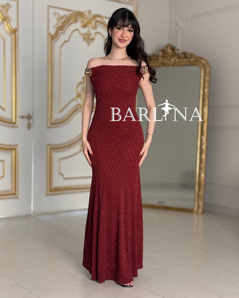 Elegant off-the-shoulder dress with shimmering gold details