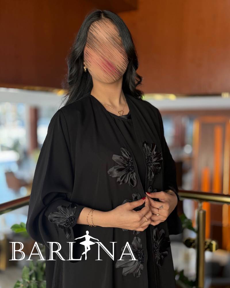 عباية سوداء بتطريز امامي أنيق