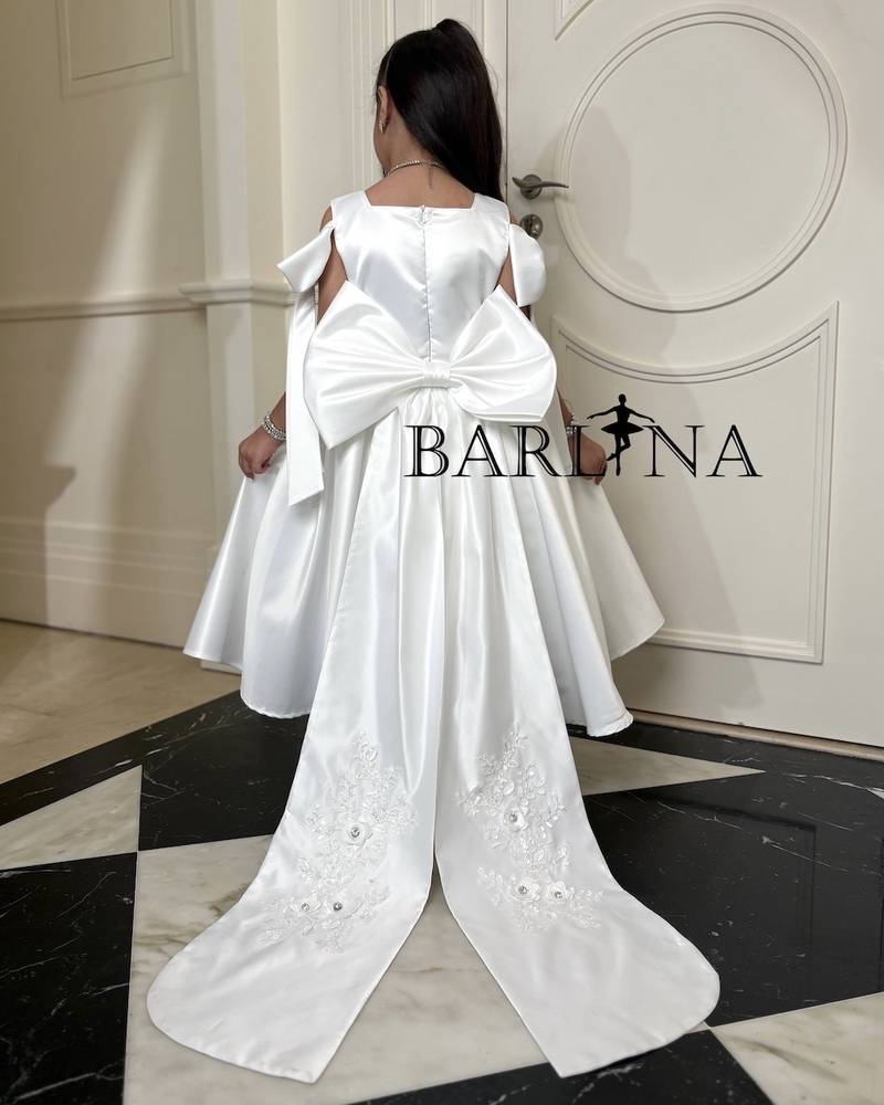 Girls' white dress with soft rose embroidery