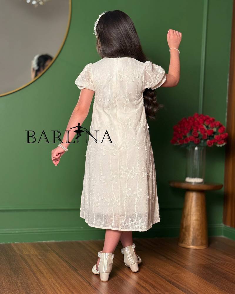 A soft girl's dress with a pearl-decorated collar