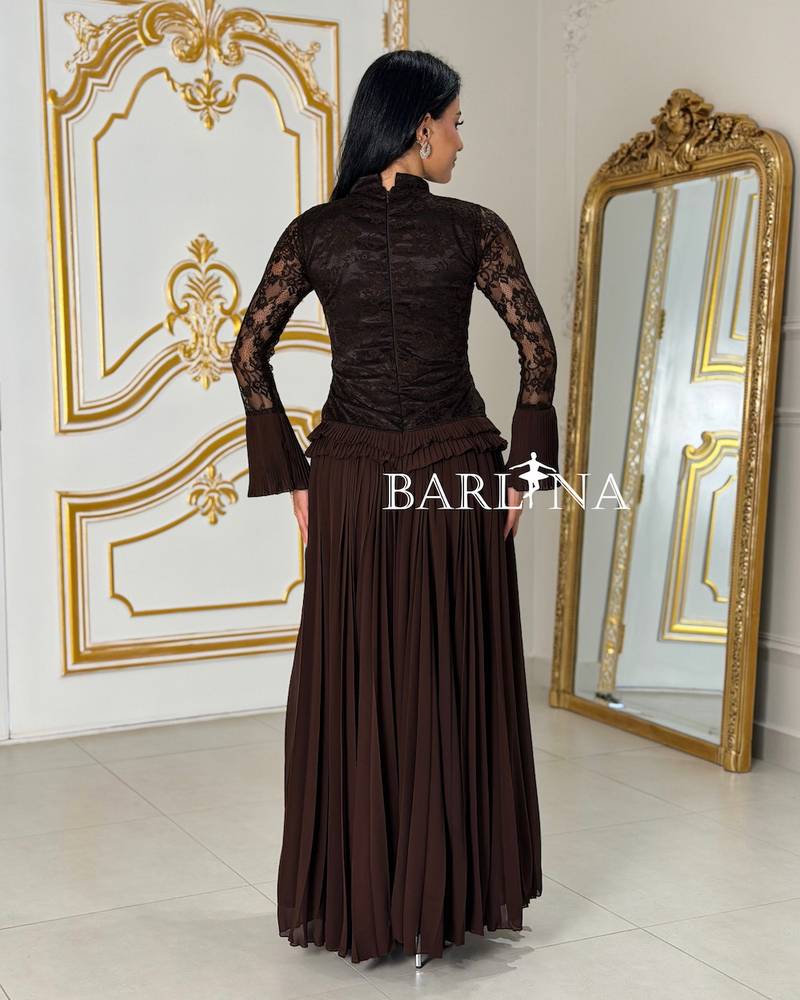 Elegant long brown dress with a soft design