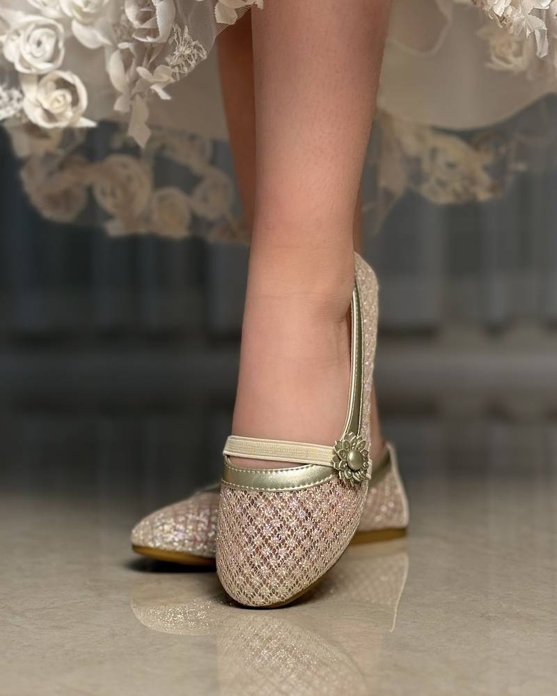 Girls' ballerina shoes with a shiny mesh design