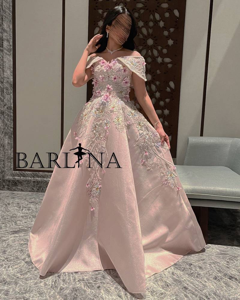 Pink evening dress decorated with elegant beads and embroidery