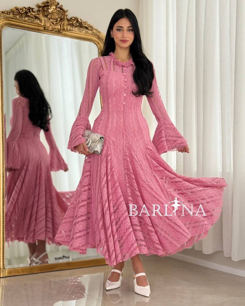 Feminine lace midi dress with a wide design