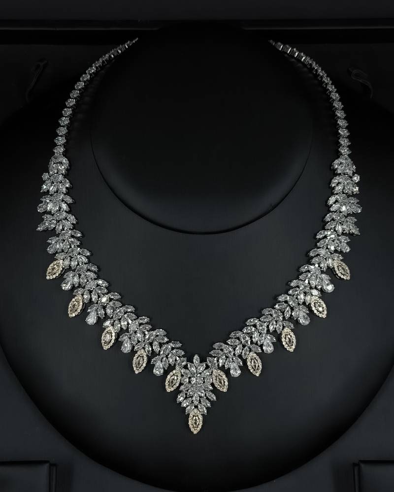 Accessory set embellished with golden stones