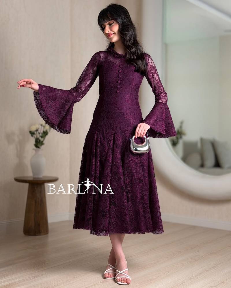 Elegant wide-cut lace midi dress