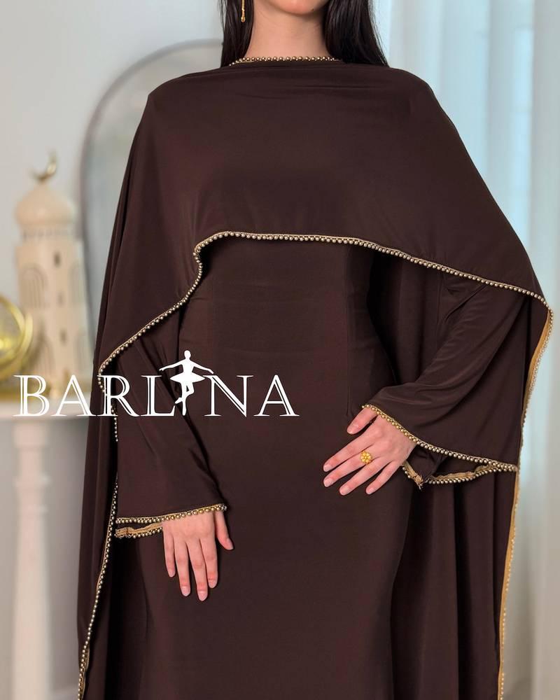 Brown dress with a wide design and cape sleeves