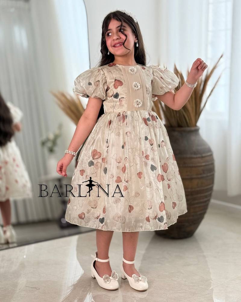 Beige girls' dress decorated with a heart print