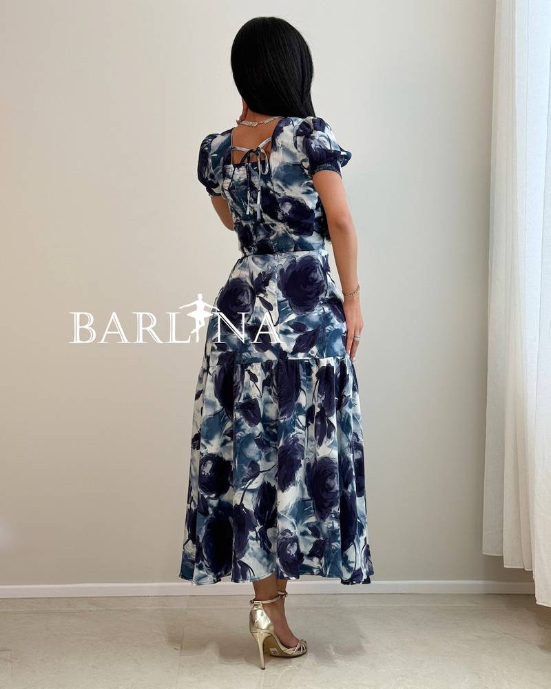 A soft set with a wavy floral print and a smooth cut