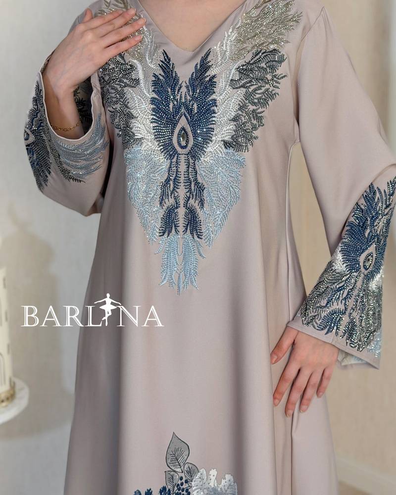 Elegant gray jalabiya embroidered with floral prints