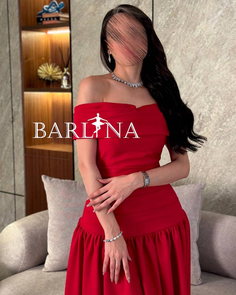 Red wide dress with open top