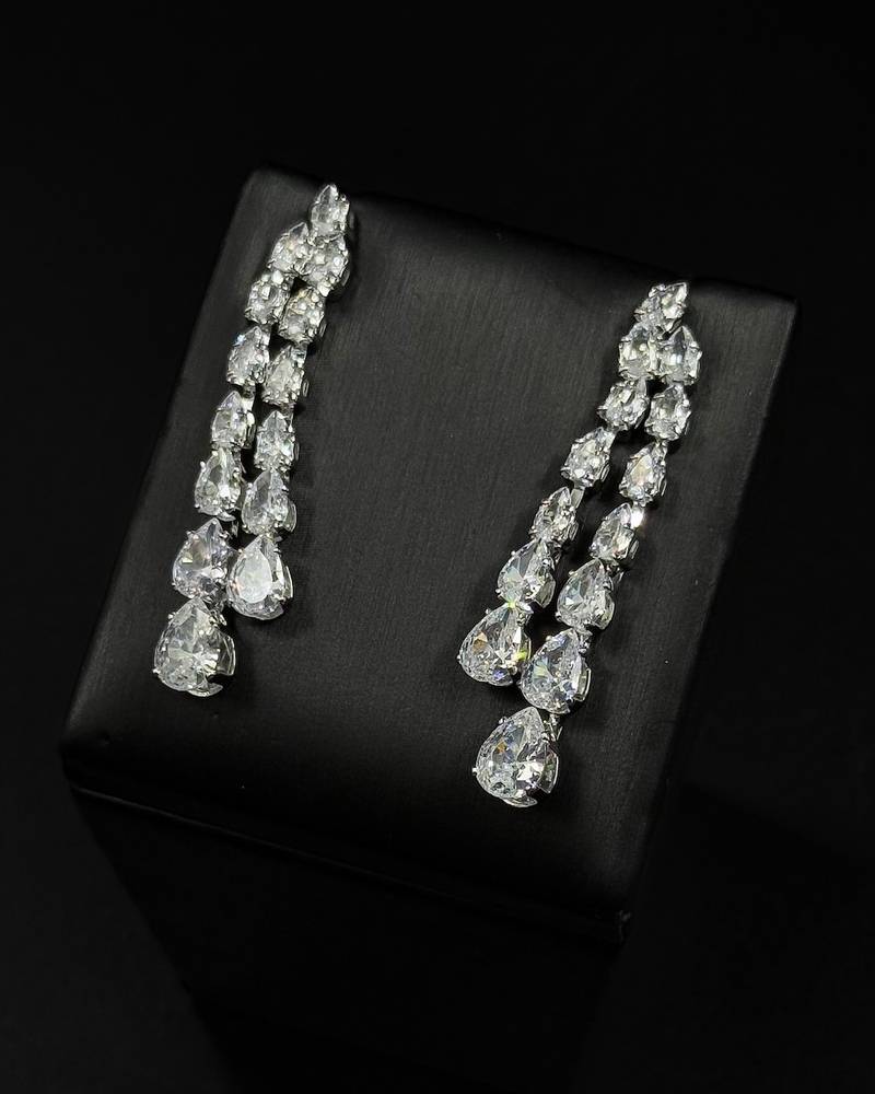 Stylish accessory set with an open front design