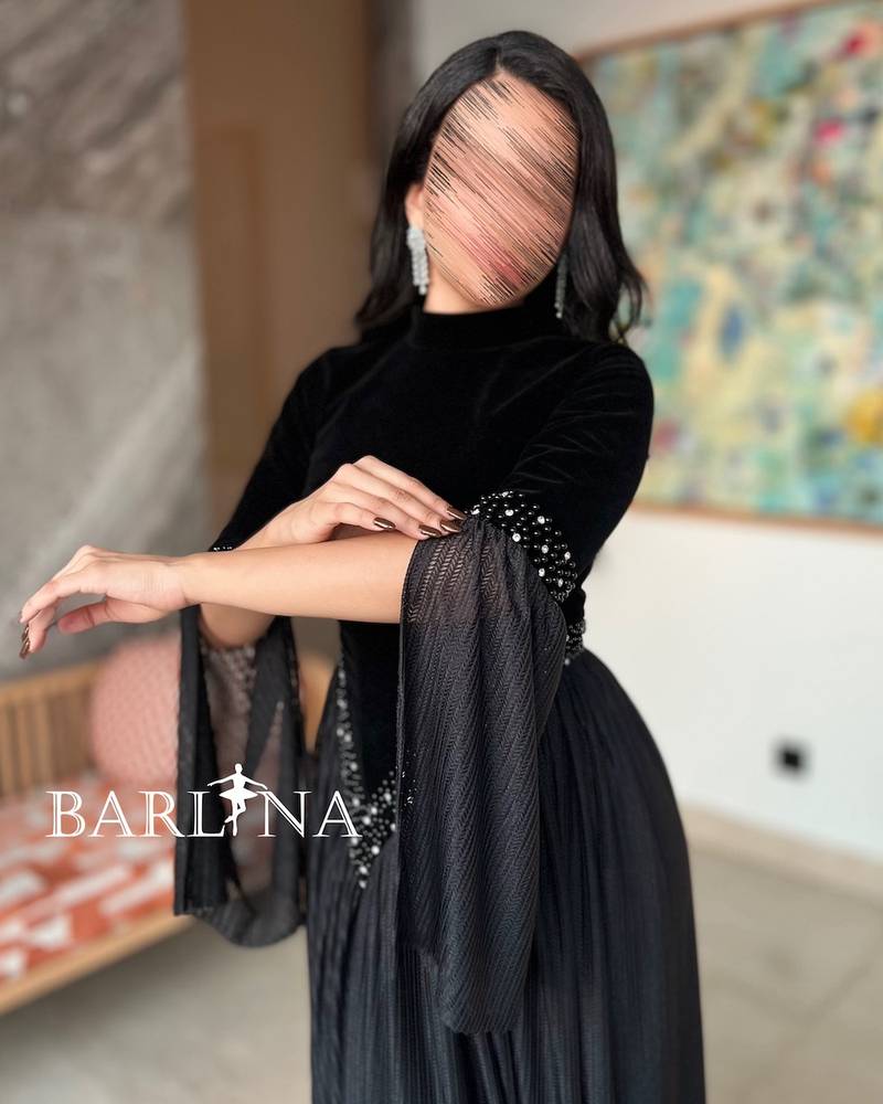Black dress with open sleeves decorated with pearls