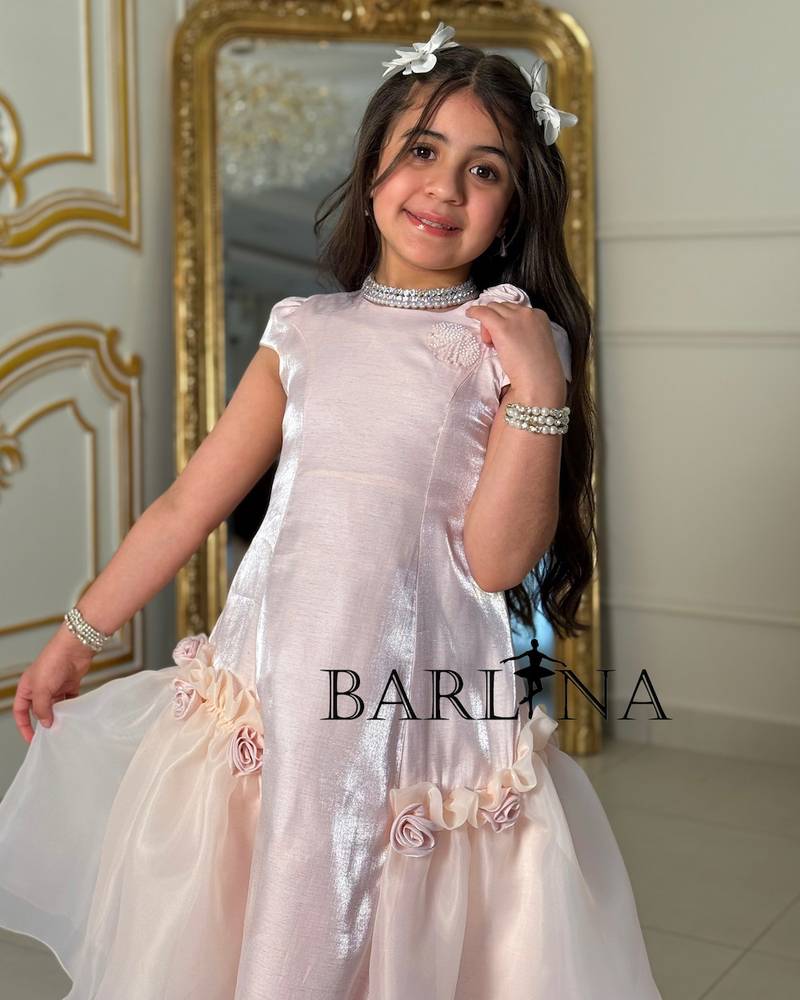 Soft girl's dress decorated with back buttons