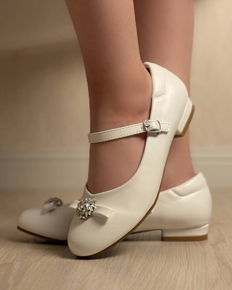 Classic girls' shoes with a bow and crystal