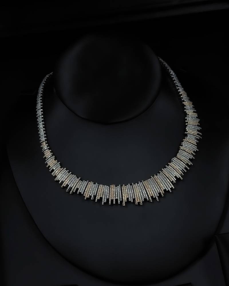 Two-tone accessory set with a sparkling geometric design