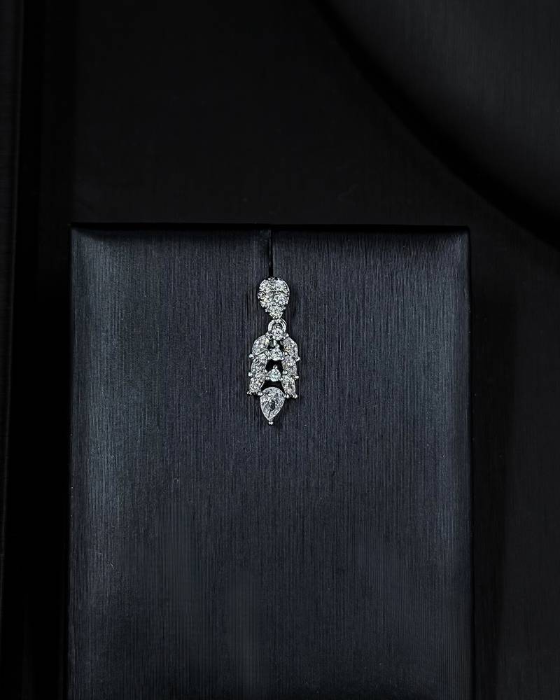 Accessory set with sparkling beads and a delicate pendant