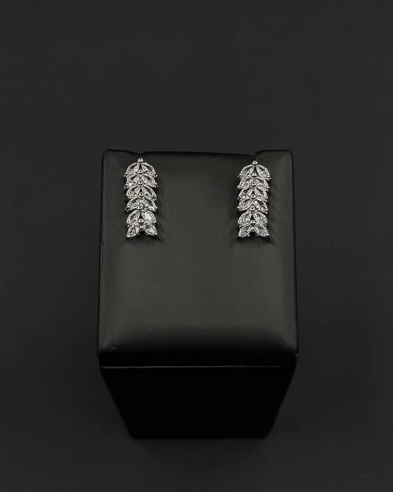 Graduated leaf necklace set