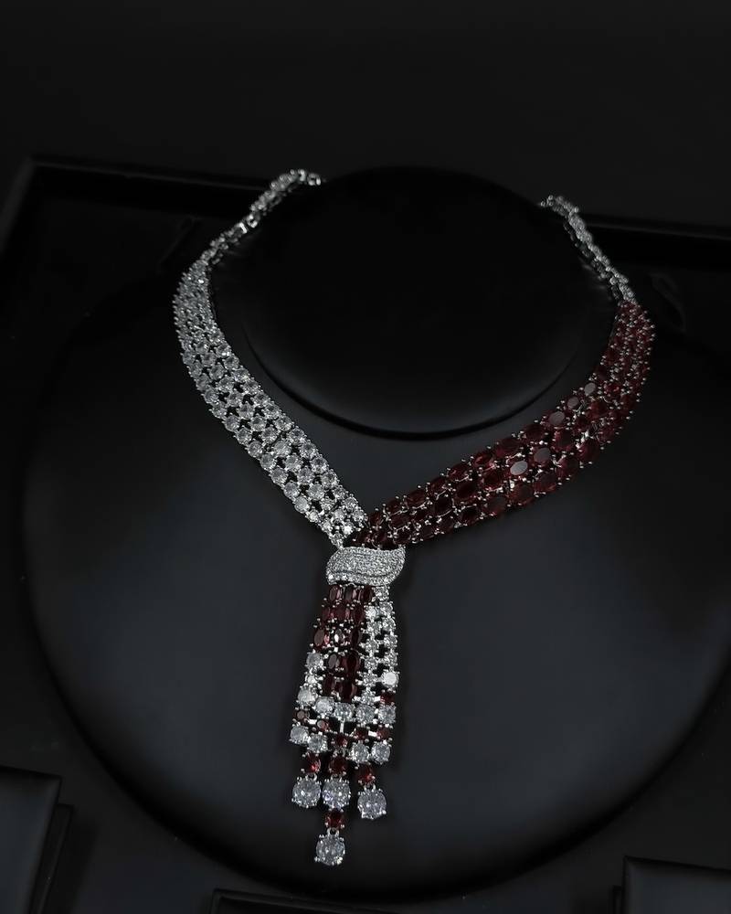 Royal accessory set with luxurious red details