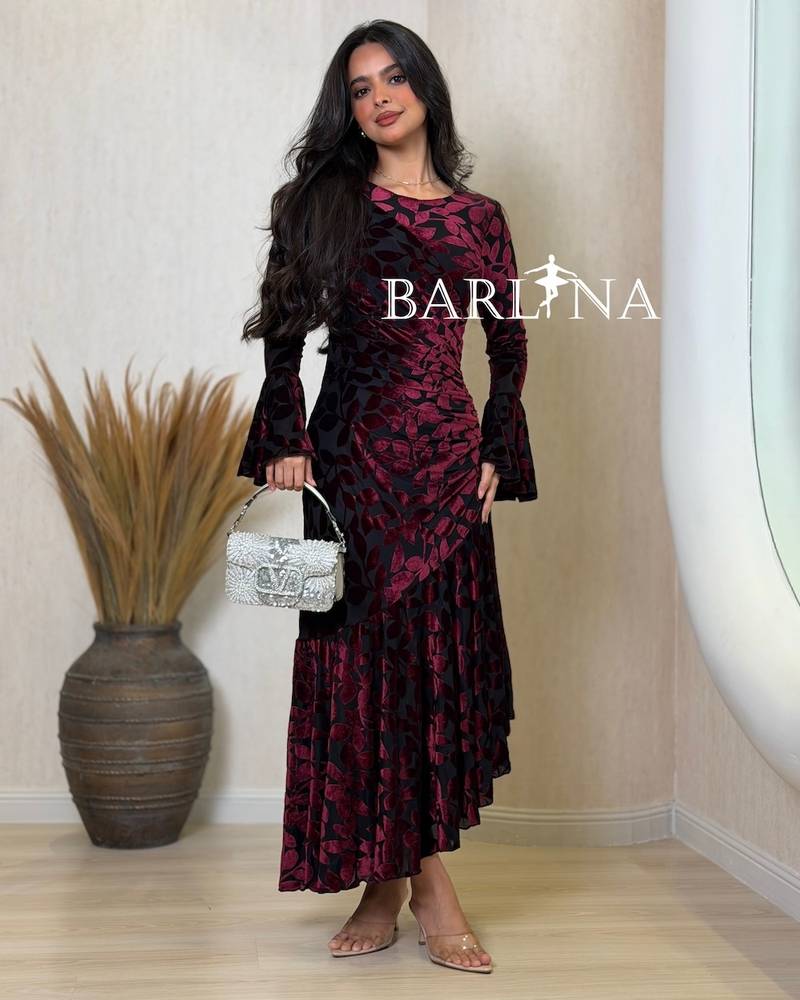 Elegant velvet dress with a slanted cut