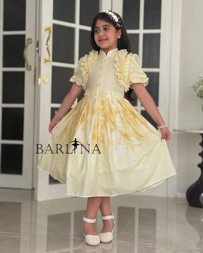 Girls' floral dress with ruffled shoulders