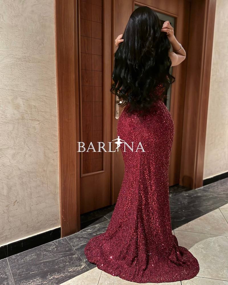 Luxurious burgundy dress covered in shiny sequins