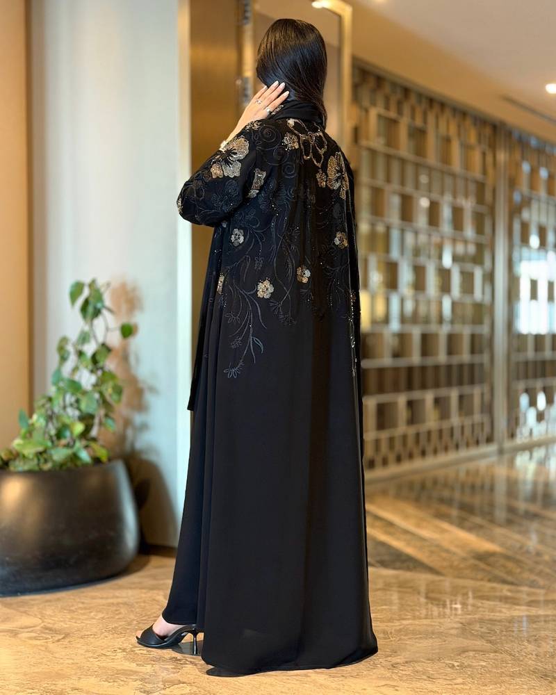 عباية سهرة سوداء فاخرة بتطريز راقي