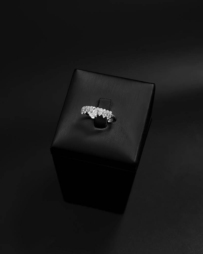 Elegant accessory set with two thin lines