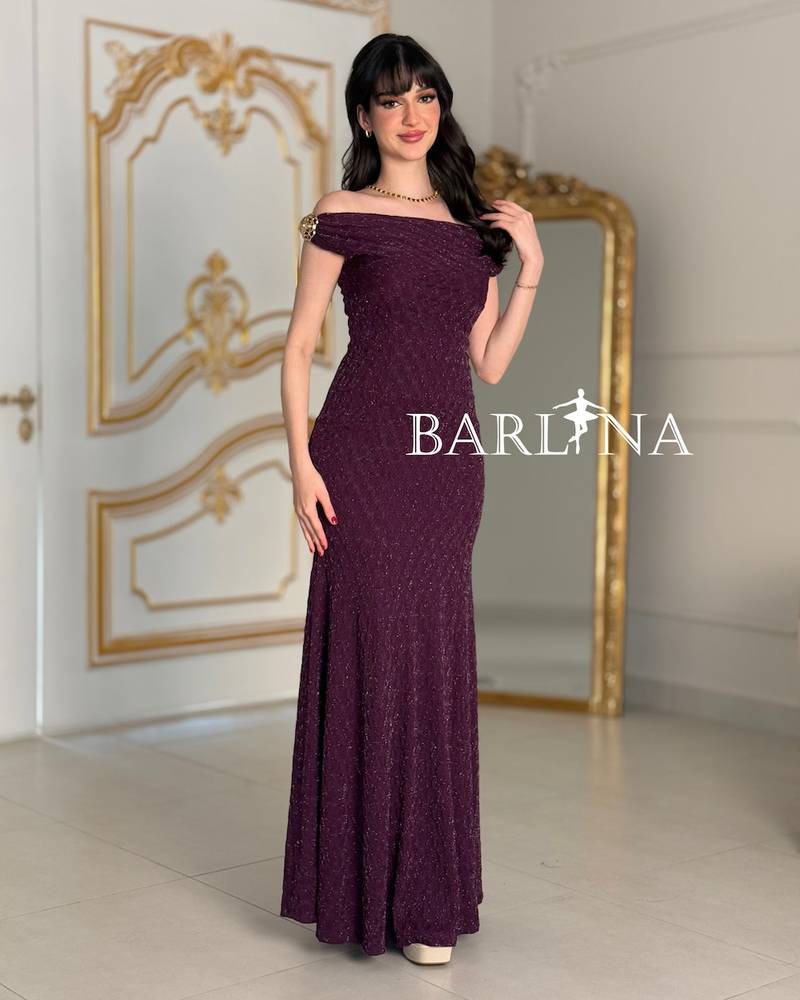 Elegant off-the-shoulder dress with shimmering gold details