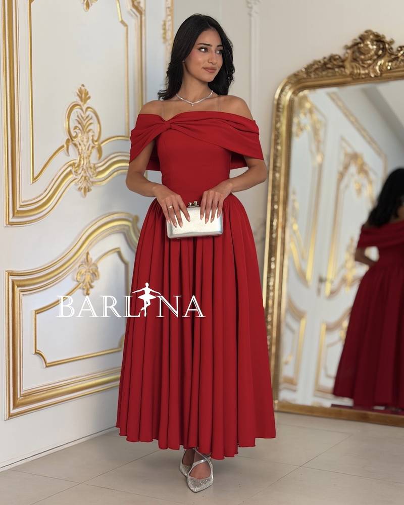 Off-shoulder long dress with a classic design