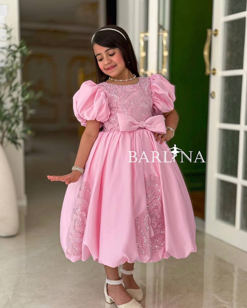 Soft pink girls' dress with a puffy cut