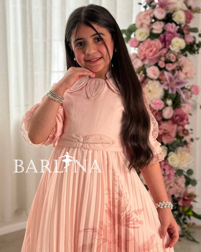 Girls' dress with a floral print and a cute cut