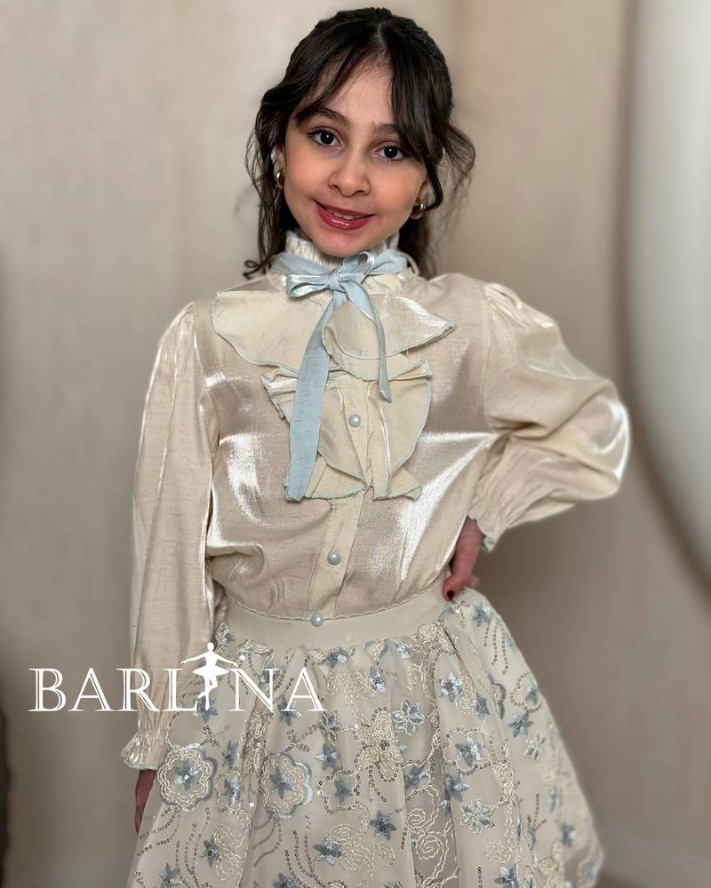 Girls' outfit with embroidered skirt and embellished collar
