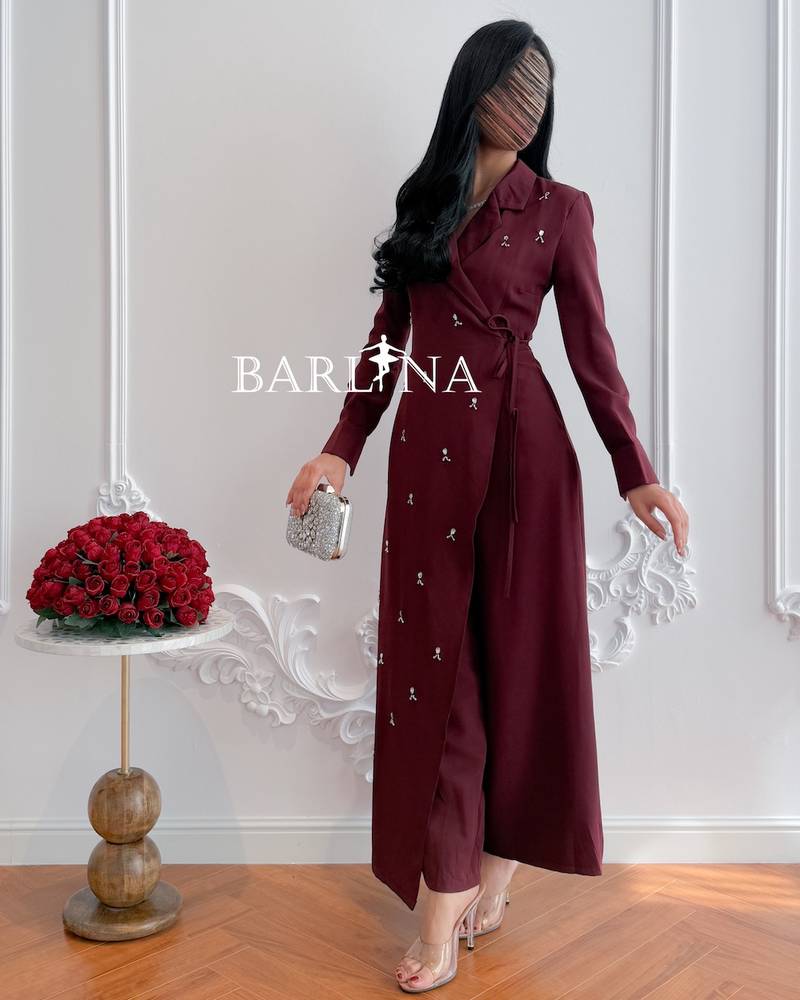 جمبسوت عودي بأكمام طويلة بتصميم لف