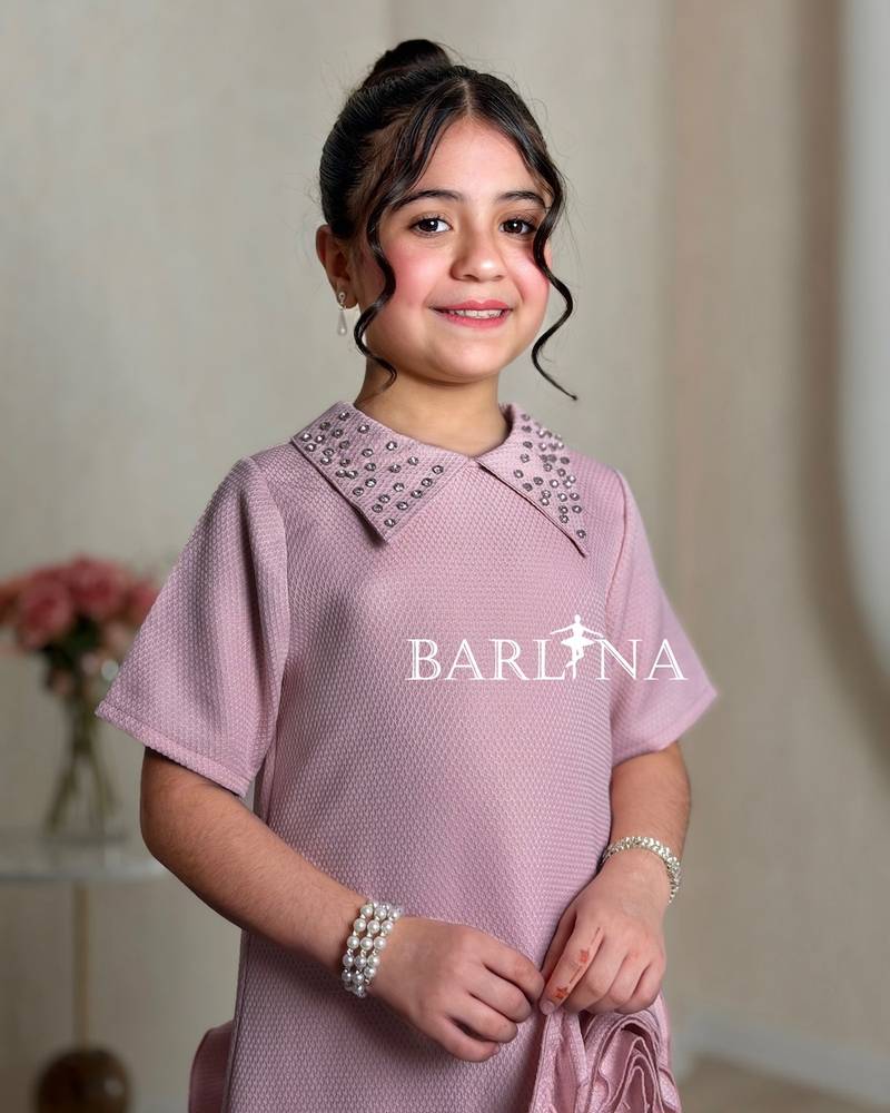 Elegant pink girls' dress with a straight cut