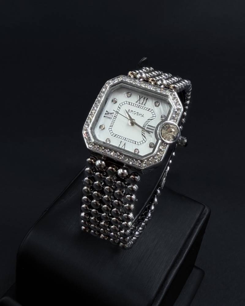 Women's watch with a bezel studded with sparkling beads