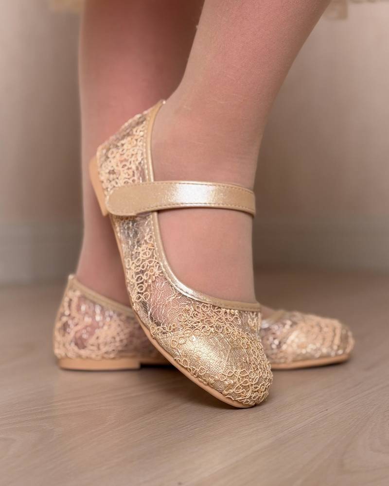 Girls' shoes with mesh embroidery and elegant shine