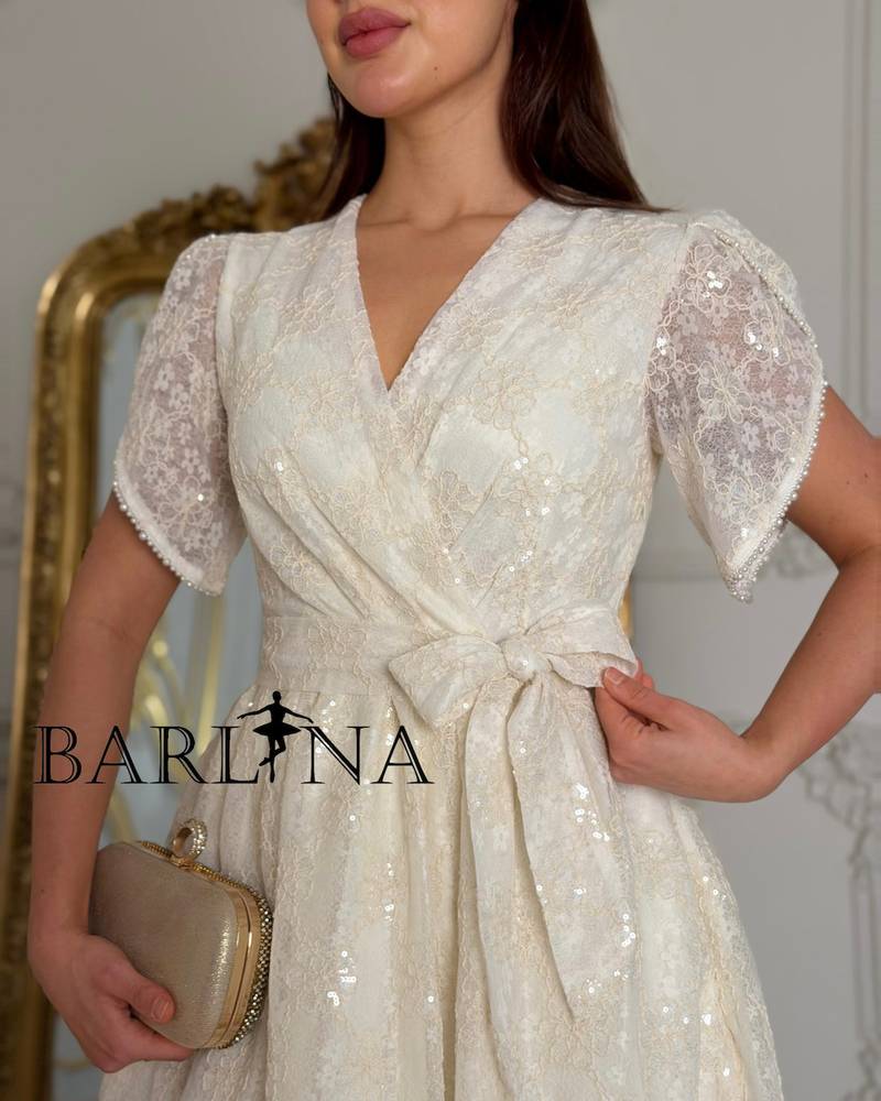 Elegant offwhite lace dress