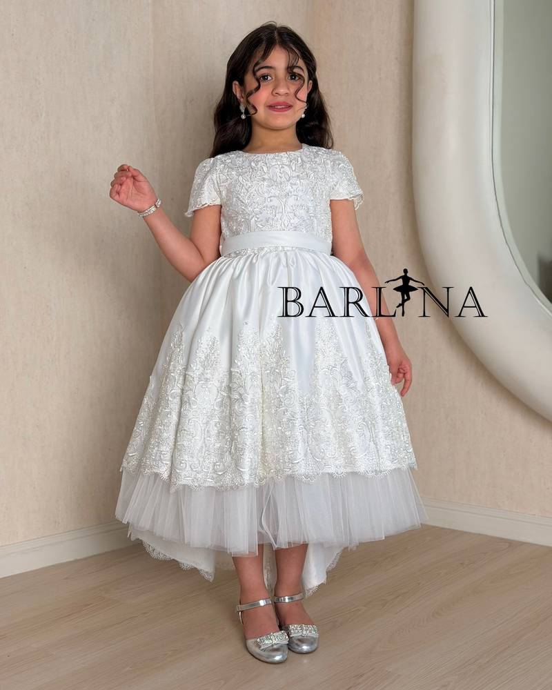 Girls' white evening dress with luxurious lace