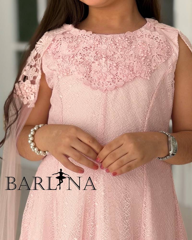 Girls' dress with cape sleeves and lace embroidery