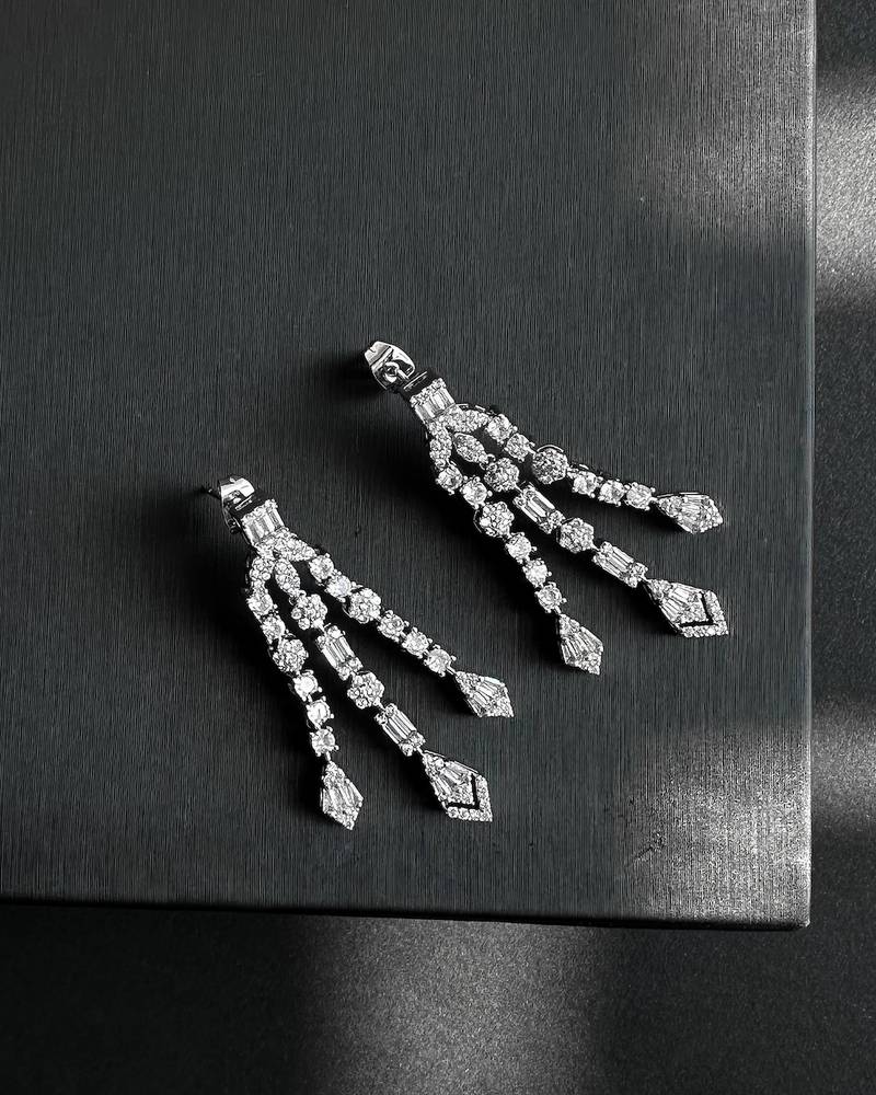 Luxurious accessory set with geometric details