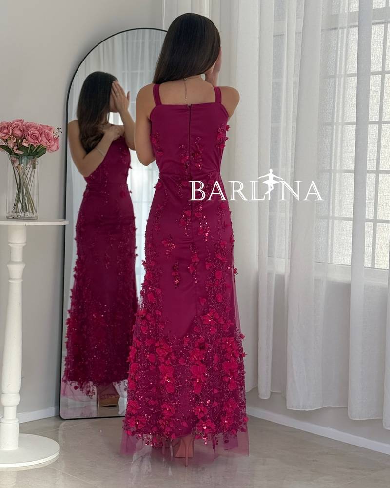 Fuchsia dress embroidered with sequins and raised roses