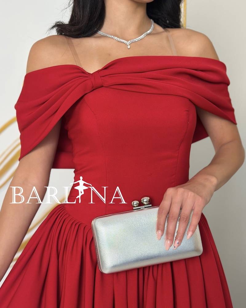 Off-shoulder long dress with a classic design