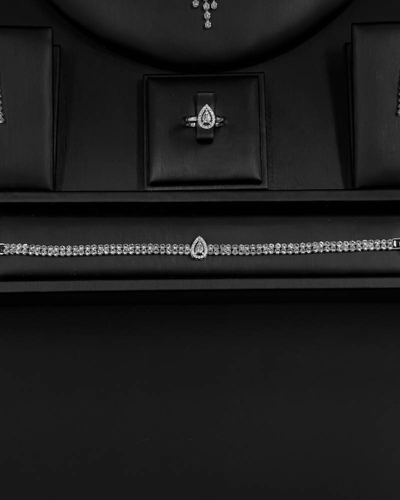 Elegant accessory set studded with sparkling stones