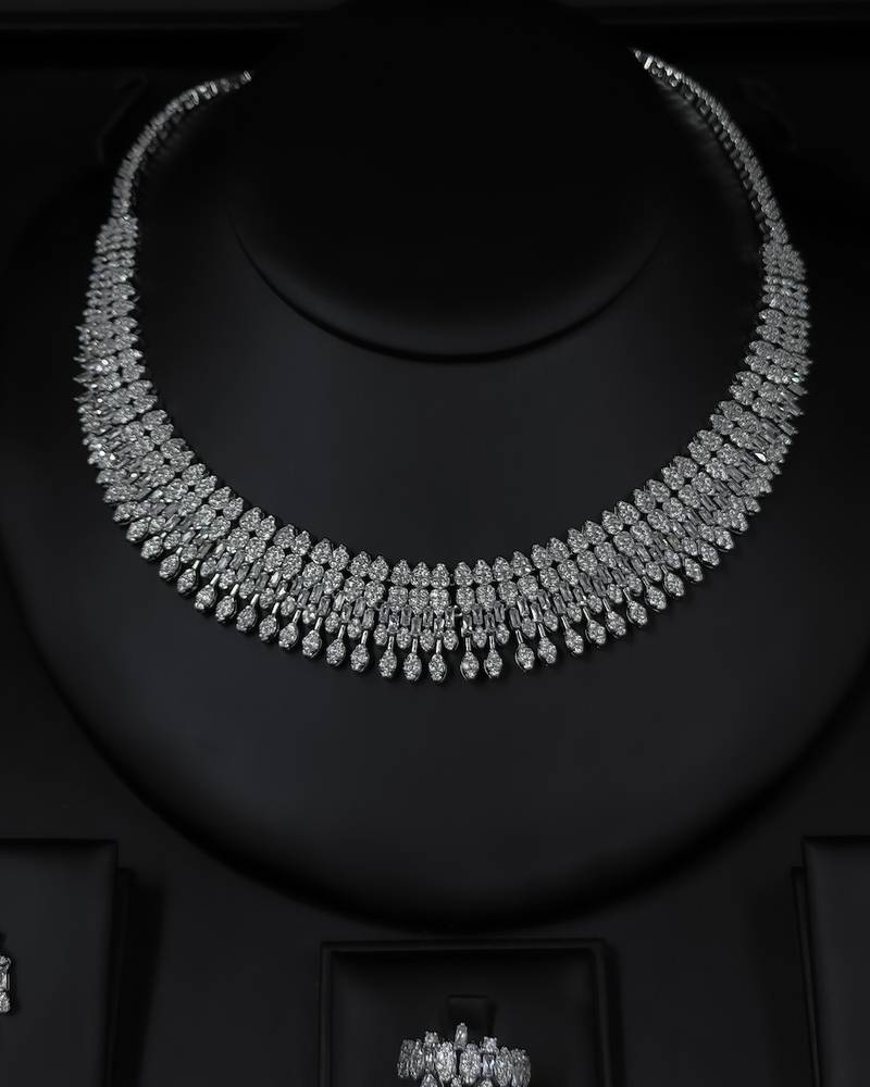 Royal accessory set in a compact design