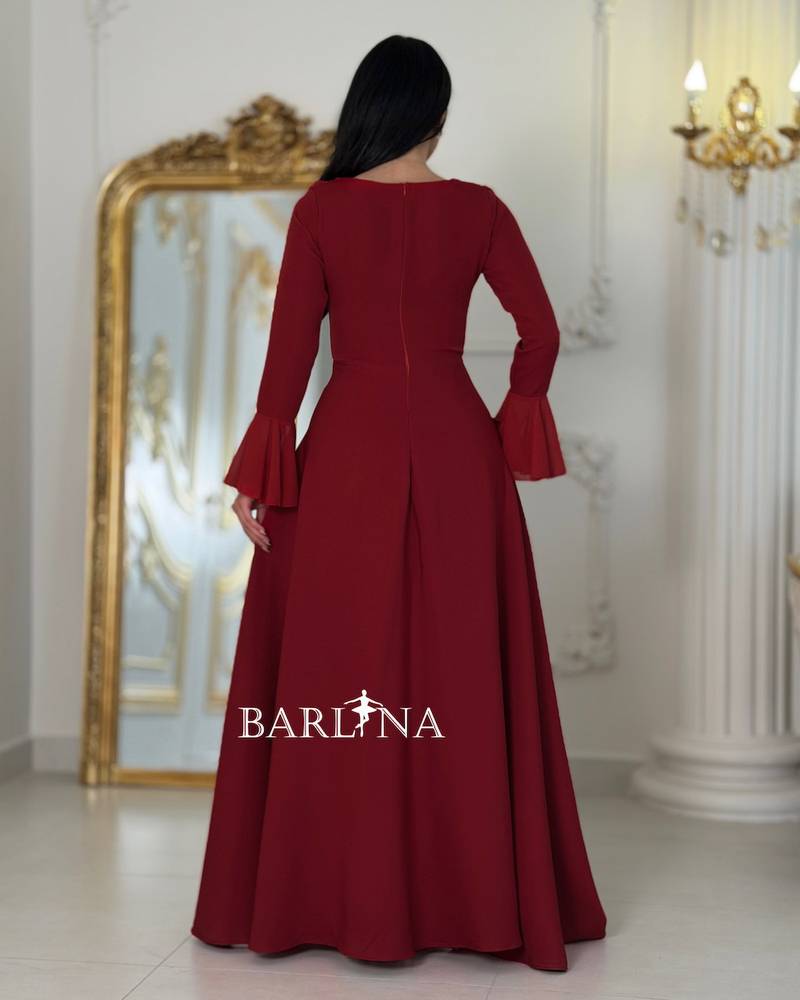 Long burgundy dress with an elegant halter neckline